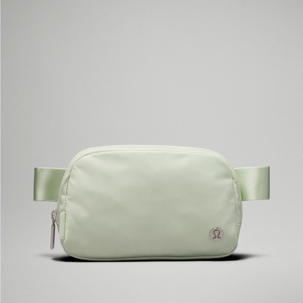 lululemon Everywhere Belt Bag 1L Kohlrabi Green White